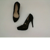 Black heels size 9.5