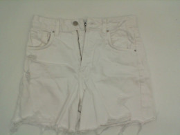 White ZARA jeans shorts size 34 White ZARA jeans shorts size 34