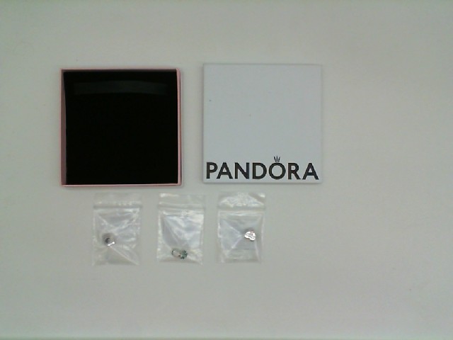 Set of 3 PANDORA accessory for bracelet, set with case Set of 3 PANDORA accessory for bracelet, set with case