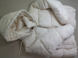 Short down jacket with hood