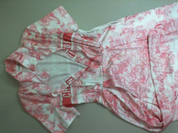 Short sleeve dress with buttons, white with red patterns