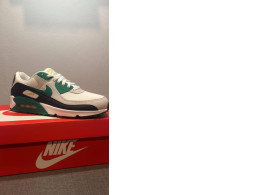 Nike shoes AIR MAX 90 WHITE/MALACHITE-BLACK SIZE 9.5