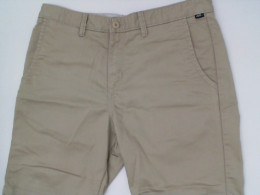 aream shorts vans size L