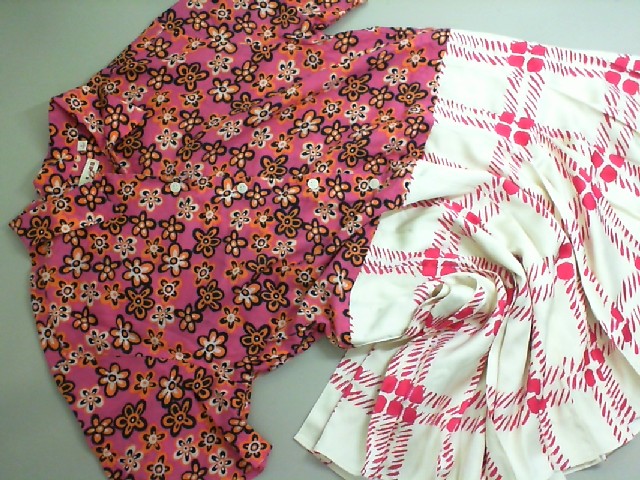 Women's dress, buttoned red UniQlo Women's dress, buttoned red UniQlo