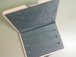 Jewelry storage box