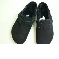 Closed shoes, black faux fur