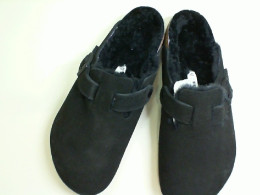 Closed shoes, black faux fur