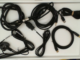 Wire set for microphone and electronic item
