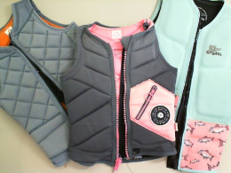 Set of 3 zip-up sports life jackets, not new