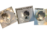 Set of Dio, 2 acrilyc stands and 1 badge