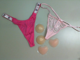 Set of 2 women's briefs + 2 pairs of silicone breast pads