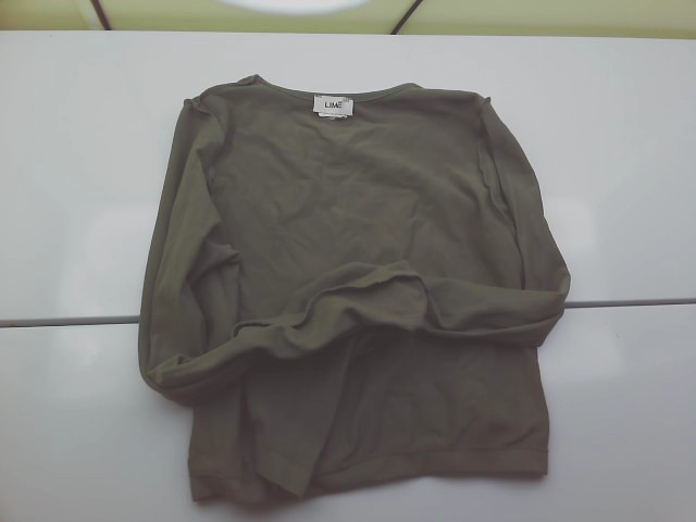 long-sleeved shirt long-sleeved shirt