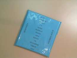 Album with photos of a Korean music group + CD Album with photos of a Korean music group + CD