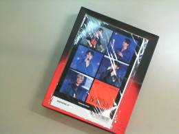 Be the sun Book with photos of a Korean music group + CD