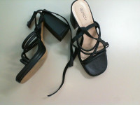 Women's shoes with open heels