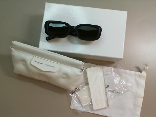 Glasses with leather frames, in gift box + white case Glasses with leather frames, in gift box + white case