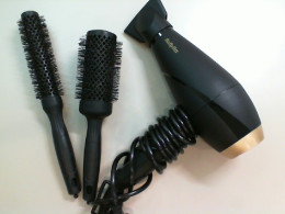 Set, hair dryer + 2 round combs