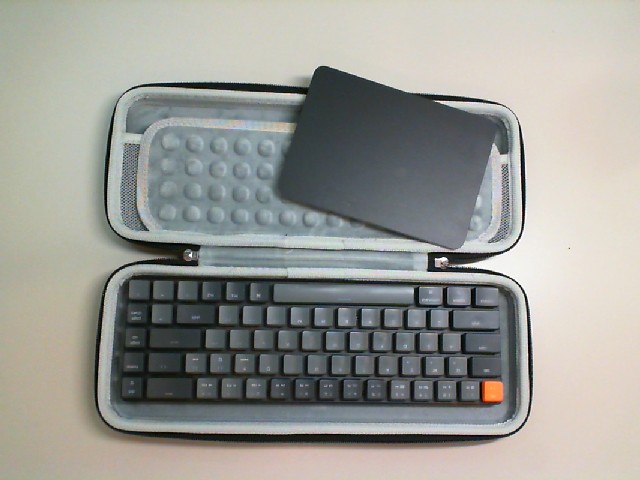 Wireless mouse pad and keyboard in a case Wireless mouse pad and keyboard in a case