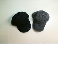 Set of 2 caps, black+gray Set of 2 caps, black+gray