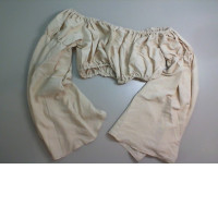 Women's short blouse with long sleeves