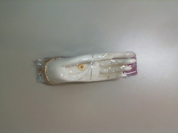 Hand-shaped stand for incense sticks + sticks included in the set