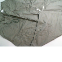 Green capri pants, loose with pockets