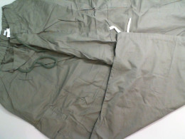 Green capri pants, loose with pockets