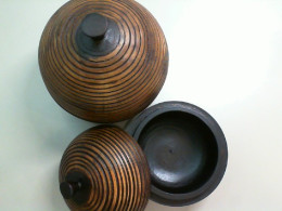 Set of 2 wooden jars with lids