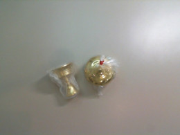 Set of 2 small vases, metal