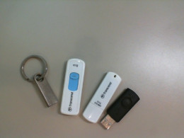 Set of 4 flash cards, 8GB