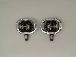 set of shimano pedals  (2pcs/set)