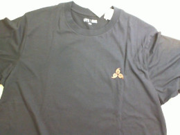 T-shirt black UniQlo, with a pattern on the back, Size XXL T-shirt black UniQlo, with a pattern on the back, Size XXL