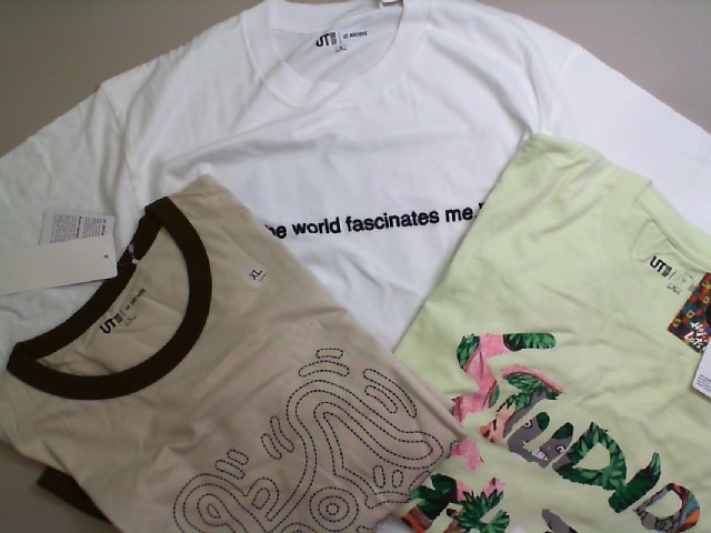 Set of 3 colorful t-shirts, UniQlo. Size XL Set of 3 colorful t-shirts, UniQlo. Size XL