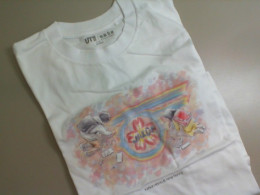 White T-shirt, with a pattern, size S. UniQlo White T-shirt, with a pattern, size S. UniQlo