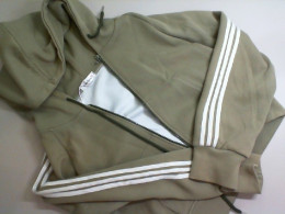 Snappy green short jacket with hood