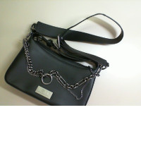 Black bag, with adjustable strap, with chain