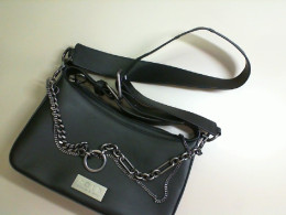 Black bag, with adjustable strap, with chain