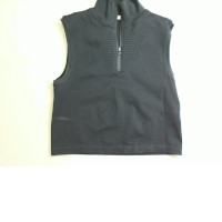 Black women's sports top with zipper