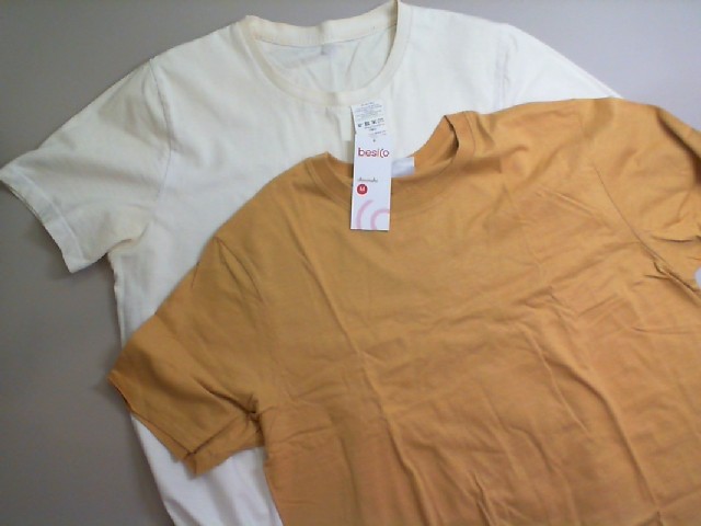 Set of 2 T-shirts, no graphic Set of 2 T-shirts, no graphic