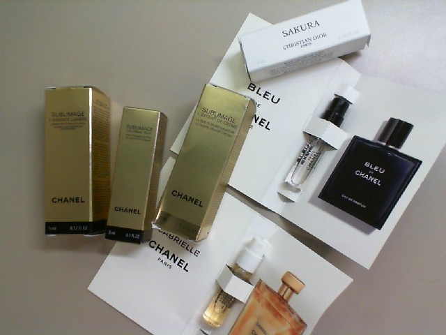 Set of 6 Chanel samples, 3 perfumes + 3 creams Set of 6 Chanel samples, 3 perfumes + 3 creams