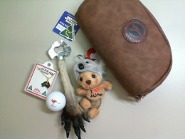 Gift set from Australia, bottle opener, soft kangaroo charm, golf ball, pendant pendant, brown zipper bag Gift set from Australia, bottle opener, soft kangaroo charm, golf ball, pendant pendant, brown zipper bag