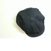 Black beret with elastic