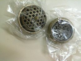 Set of 2 small vases