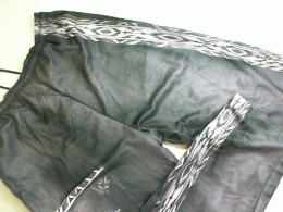 Men's trousers with elastic