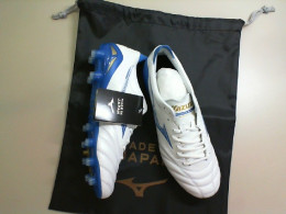 Football boots, blue with studded sole Made in Japan Size 43 Football boots, blue with studded sole Made in Japan Size 43