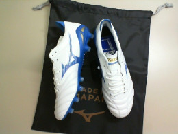 Football boots, blue with studded sole Made in Japan Size 40 Football boots, blue with studded sole Made in Japan Size 40