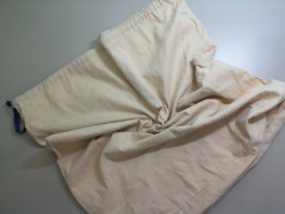 Cloth bag with drawstrings