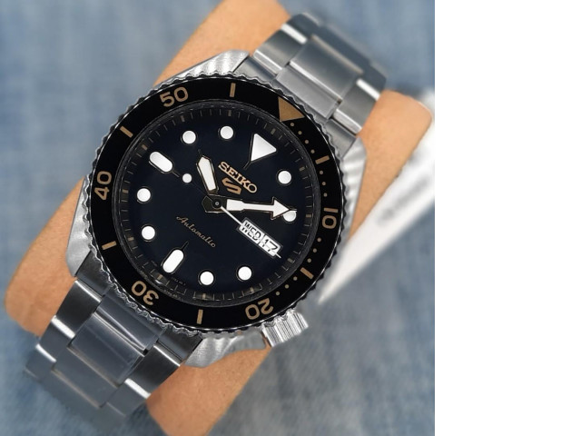 Seiko SRPD57K1 4R36-07G0 "Superman" Day And Date Automatic Watch Seiko SRPD57K1 4R36-07G0 "Superman" Day And Date Automatic Watch