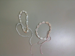 Set of 2 shell bracelets