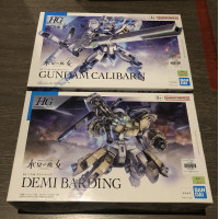 Set of 2 Gundam - plastic robots